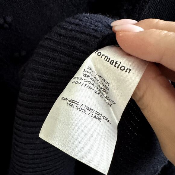 Reformation Sinclair Cable Knit Wool Sweater in Navy Blue. - Picture 4 of 5